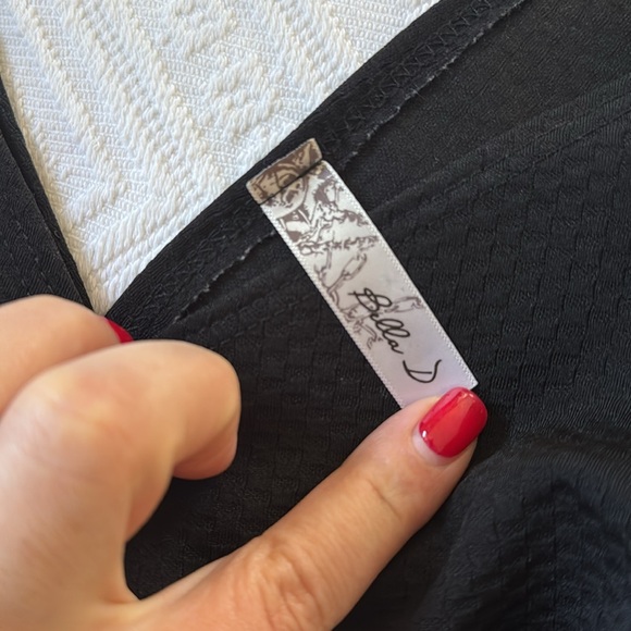 Black spaghetti strap peplum top - Picture 3 of 3